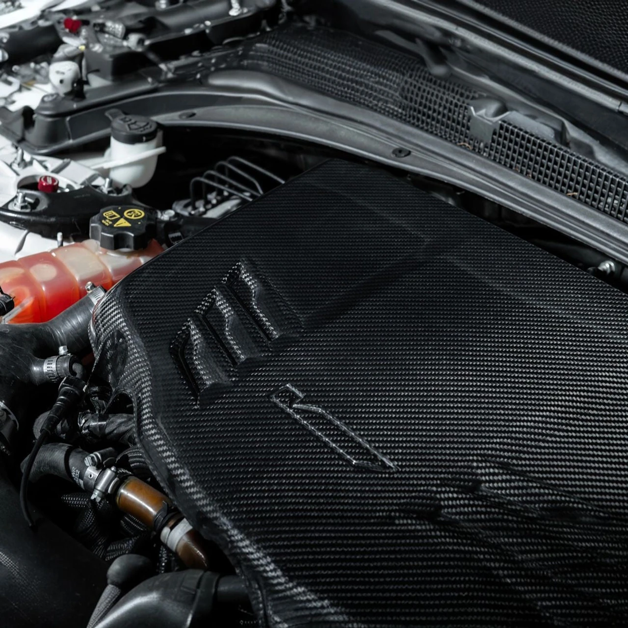 EOS Carbon Fiber Engine Cover - 16-19 ATS-V / 2022+ CT4-V Blackwing (EC-1522-BKCF)