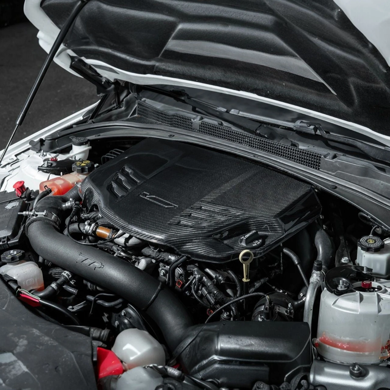 EOS Carbon Fiber Engine Cover - 16-19 ATS-V / 2022+ CT4-V Blackwing (EC-1522-BKCF)