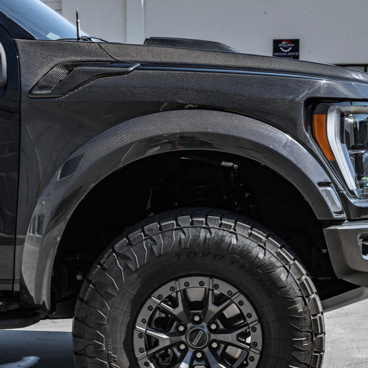EOS Front Fenders - Carbon Fiber - 2021+ Gen 3 Ford Raptor