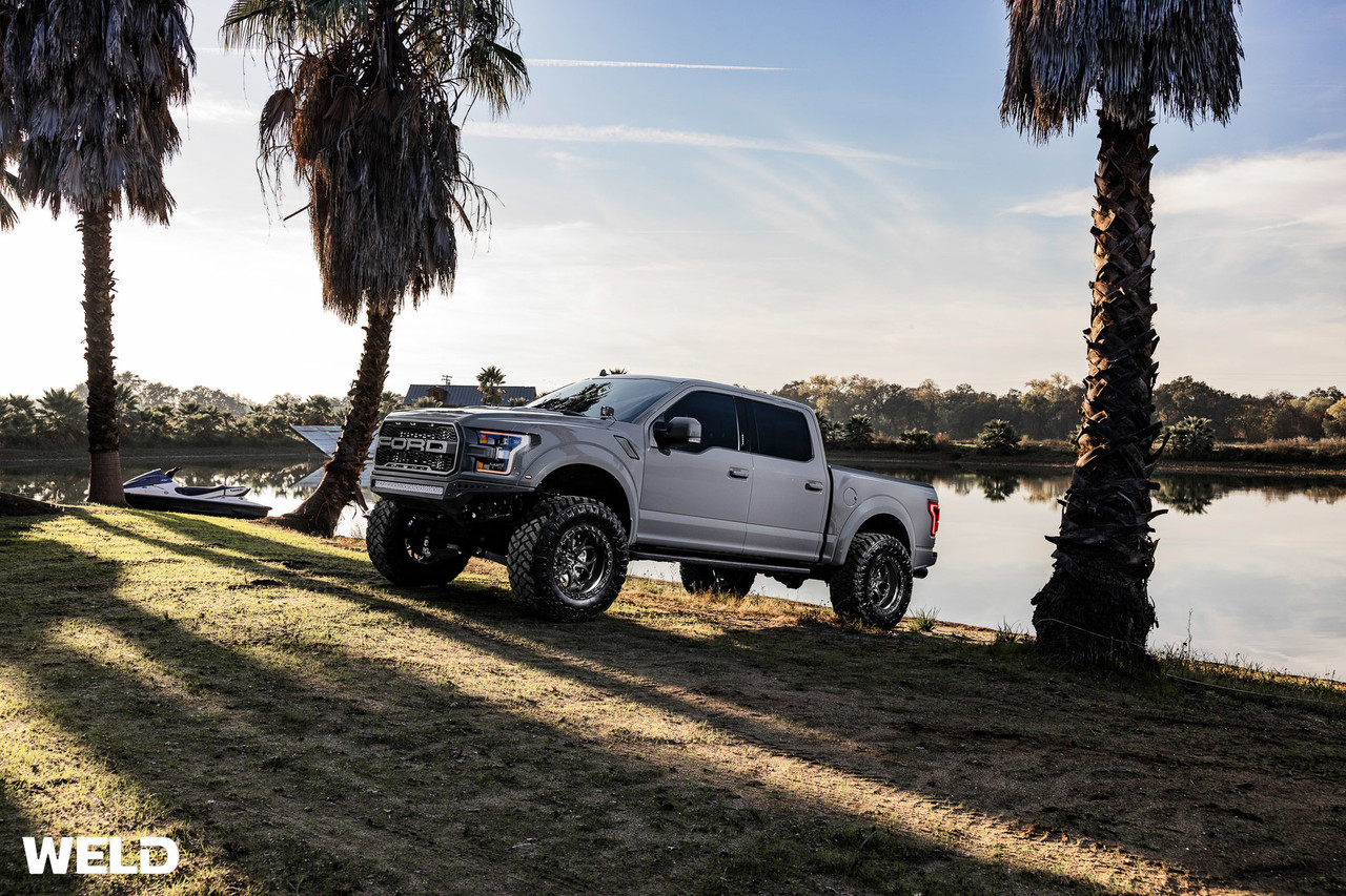 Weld Ledge 6 W134 17x9 / 6x135 / -12 Offset / Candy Red w. Satin Black Ring