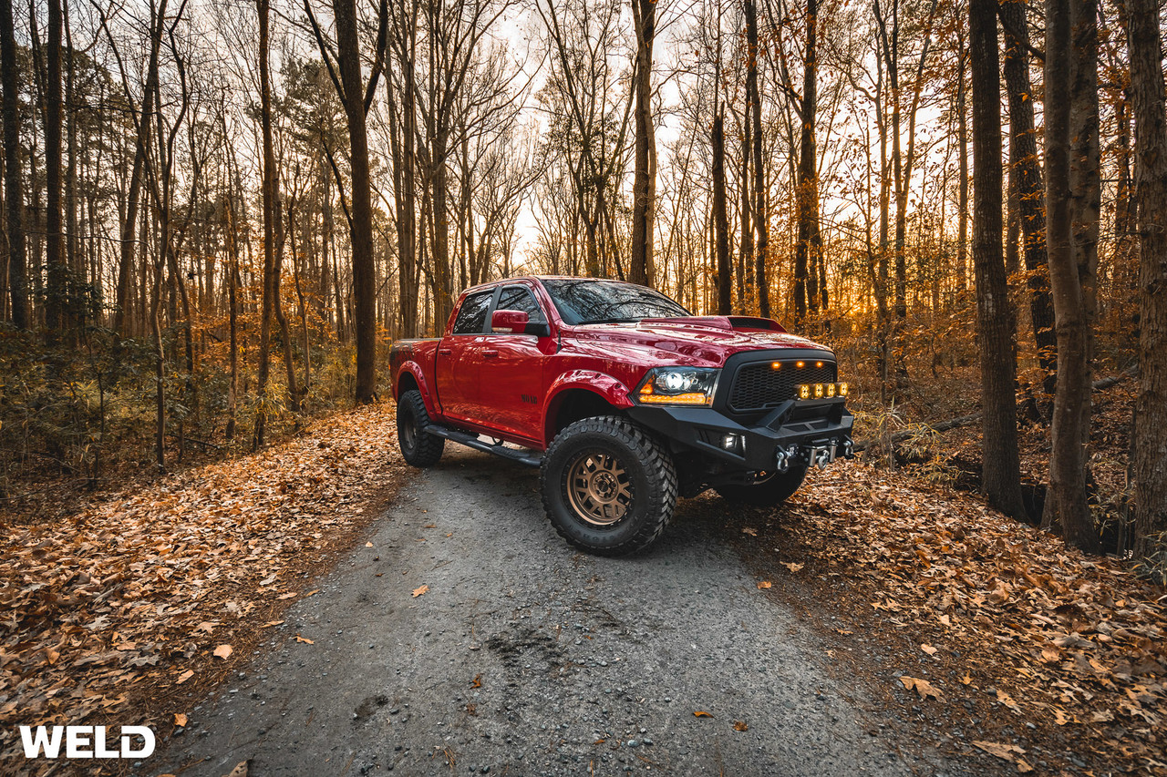Weld Cinch W105 Wheel 17x9 / 6x135 / +0 Offset / Gloss Black Milled