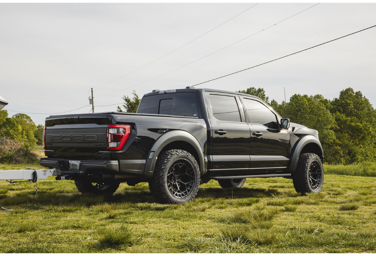 Fuel Charger Wheel 17x9 / 6x135 / +1 Offset / Gloss Black Brushed Dark Tint