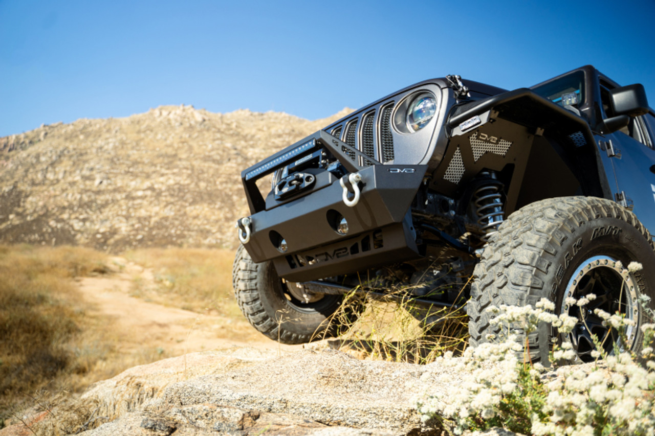 DV8 Offroad 18-23 Jeep Wrangler JL/JT Front Bumper Sway-Bar Disconnect Motor Skid Plate - SPJL-02
