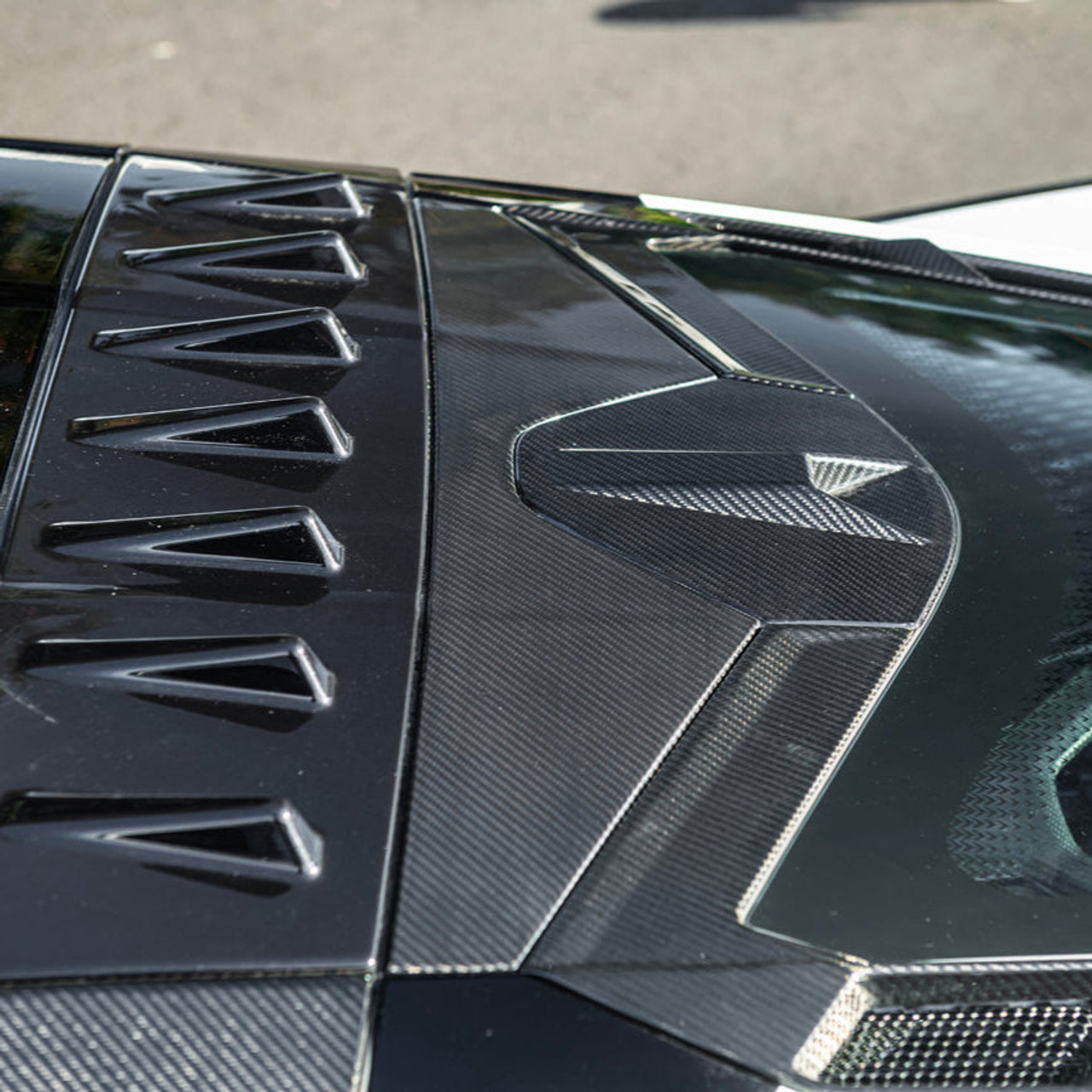 EOS Rear Upper Window Trim - Carbon Fiber - 2020+ C8 Corvette (VENT-1034-BKCF)