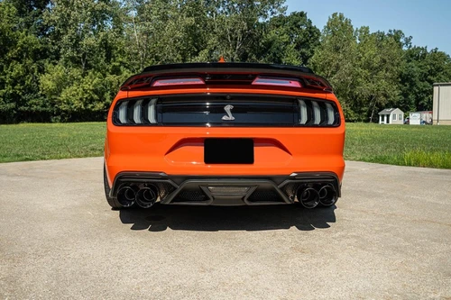 Corsa 20-22 Ford Mustang GT500 3.0in Dual Rear Exit Catback w/ Twin 5.0in Blk Straight Cut Pro Tips - 21292BLK Photo - Mounted