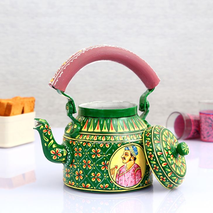 Hand-Painted Teapot: KING & QUEEN Hand-Painted Teapot: KING & QUEEN