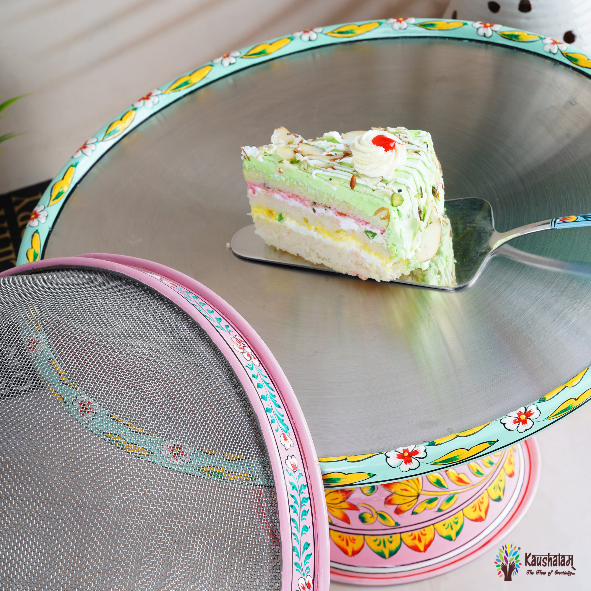 Hand-Painted Stainless Steel Cake Stand with Wire Mesh Dome – Functional Art for Your Table Hand-Painted Stainless Steel Cake Stand with Wire Mesh Dome – Functional Art for Your Table