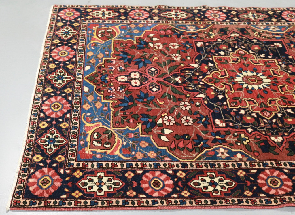 Bakhtiari Vintage Persian Rug (Ref 259) 202x148cm