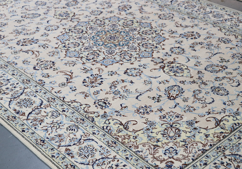 Nain Fine Wool & Silk Inlay 9la Persian Rug (Ref 11) 285x200cm