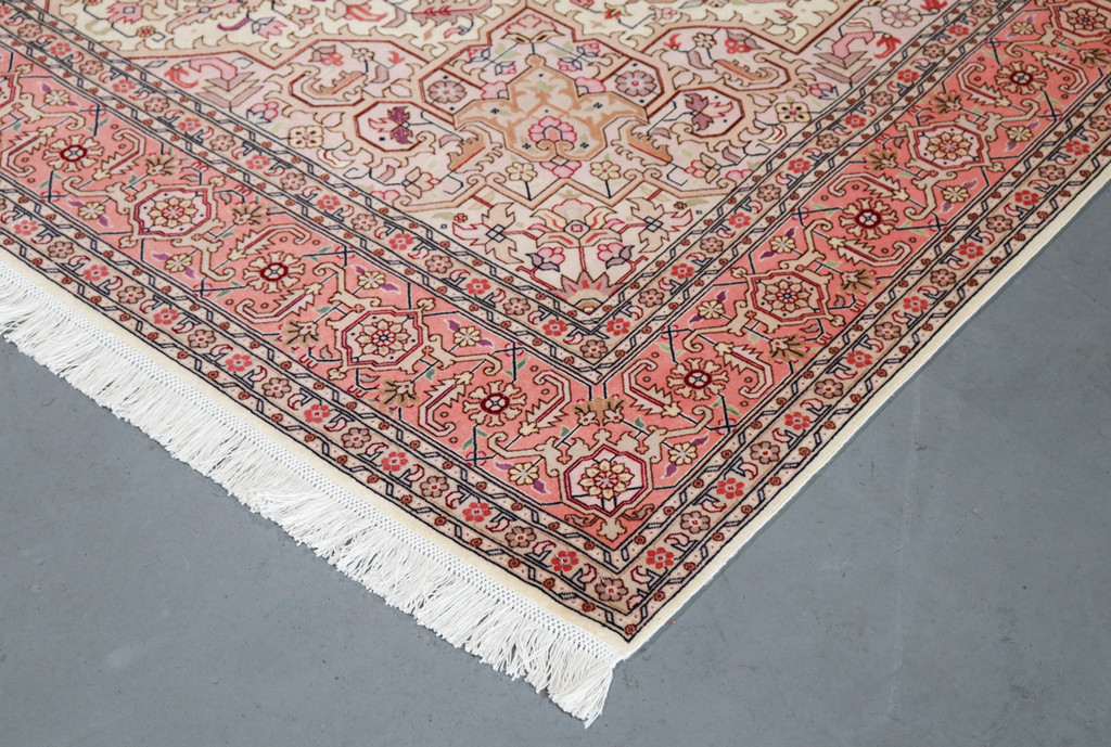 Tabriz Fine Silk Inlay Geometric Design 40Raj Persian Rug (Ref 82) 305x205cm