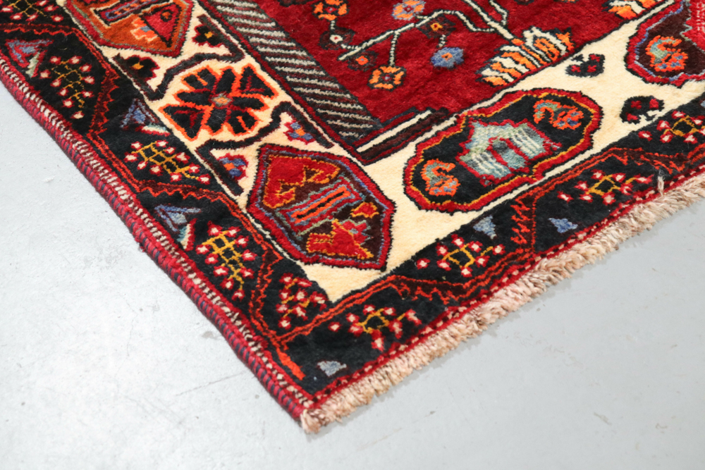 Shiraz Qashqai Fine Pictorial Persian Rug (Ref 350) 173x125cm