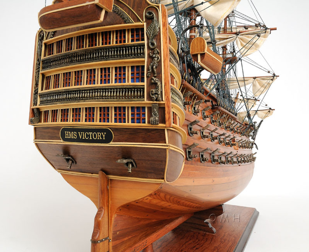 HMS Victory Table Top Display Case Nelsons Model 