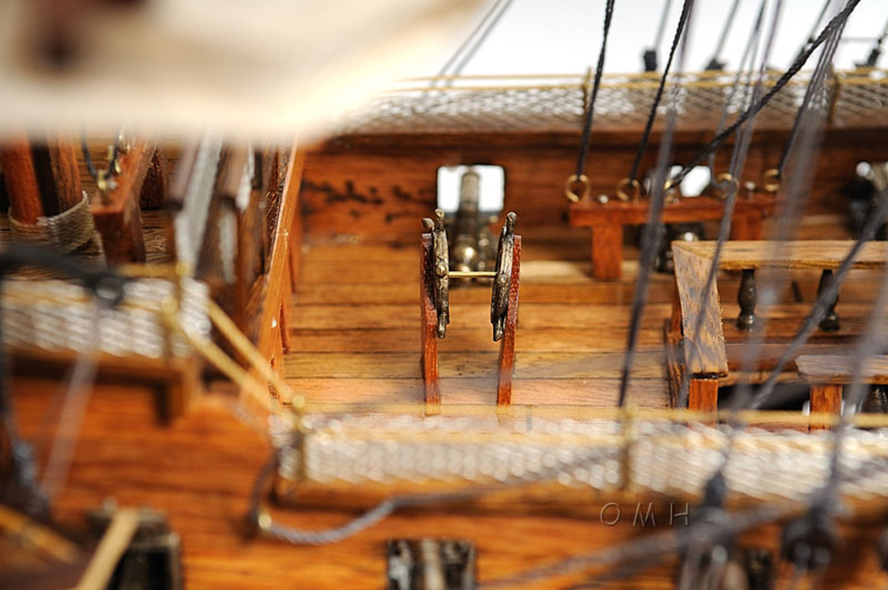 HMS Victory Table Top Display Case Nelsons Model 