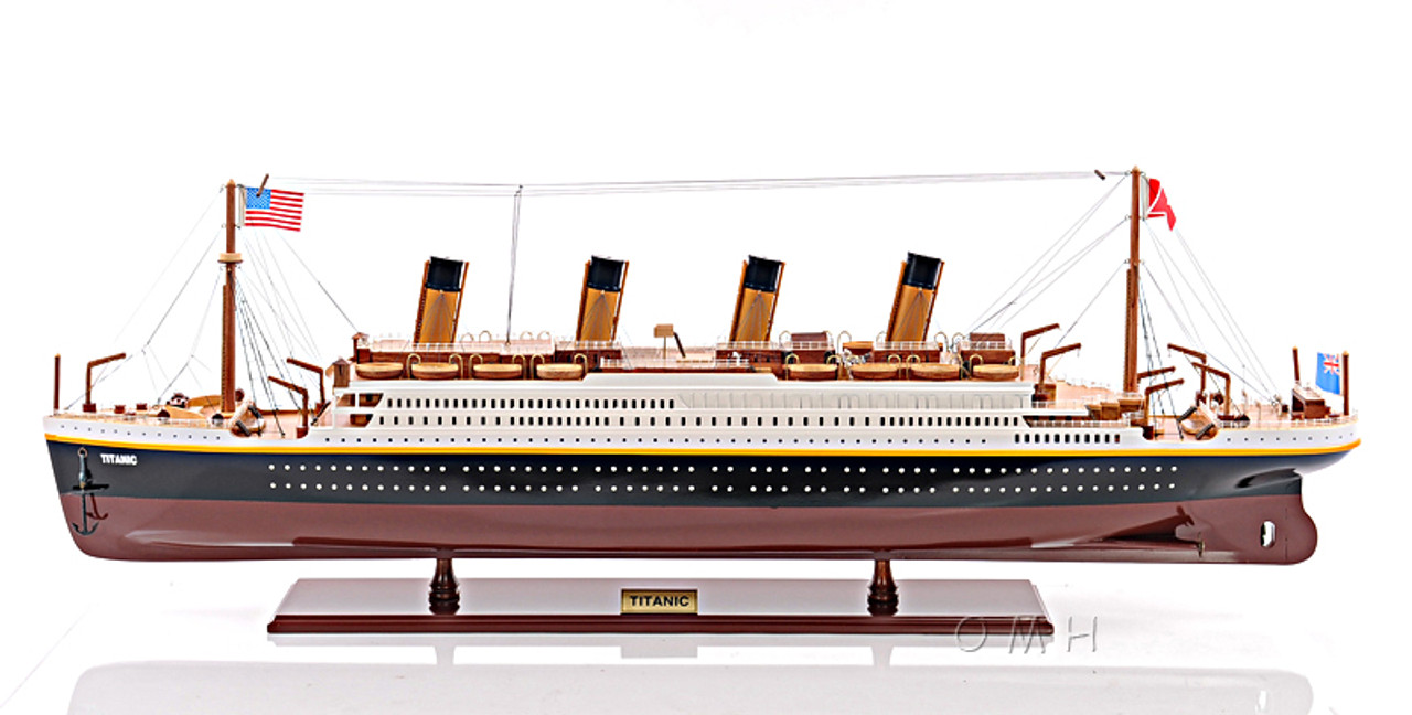 Titanic Ocean Liner Model Display Case White Star