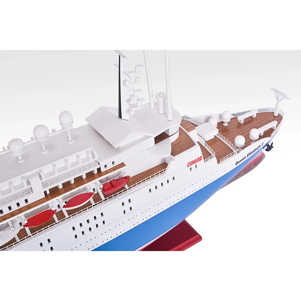 RMS Queen Elizabeth II Ocean Liner Model Cruise Ship