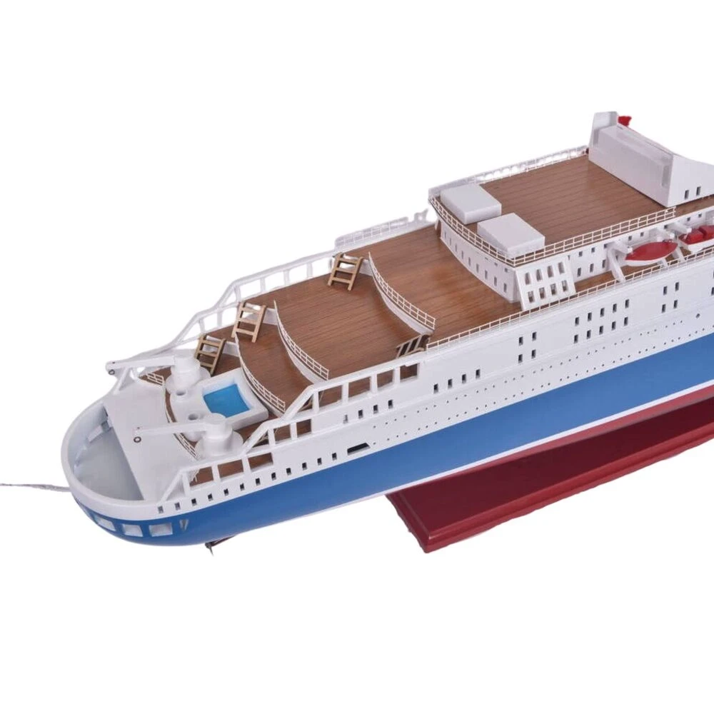 RMS Queen Elizabeth II Ocean Liner Model Cruise Ship