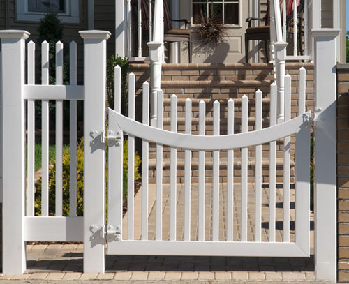 Continental - Scallop Gate (1 1/2" Picket)