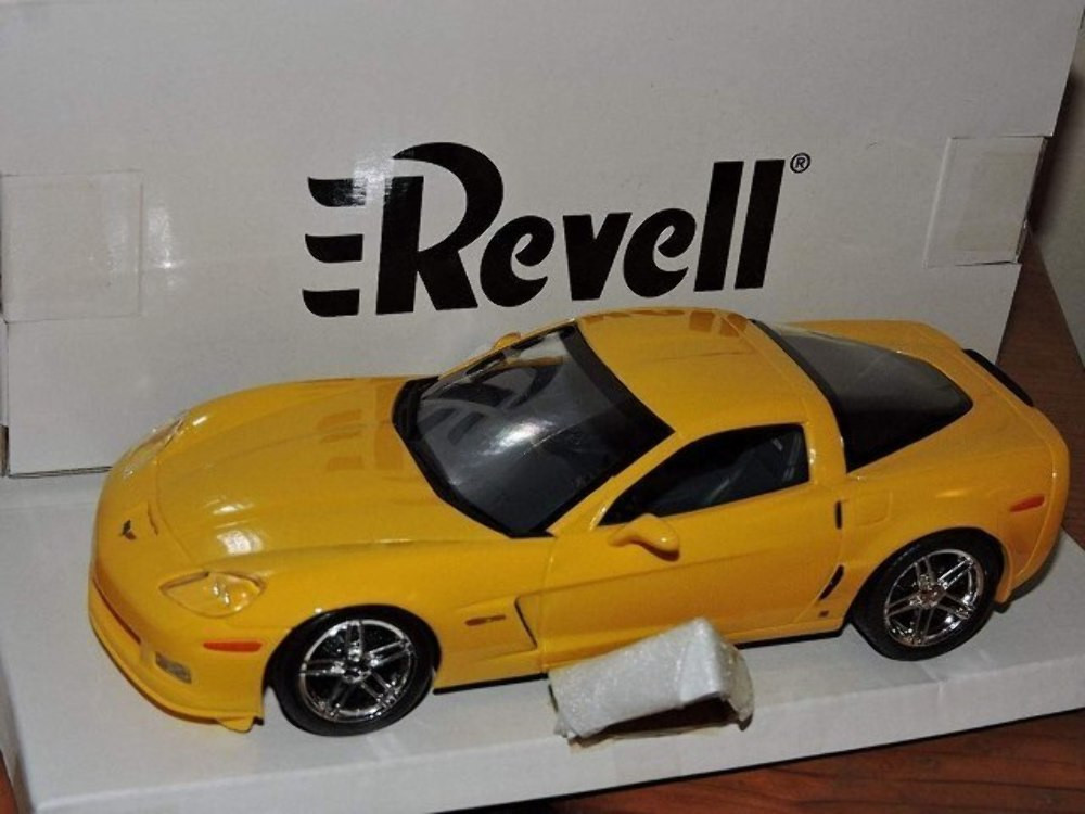 Revell Monogram 850967 1:25`06 VETTE Z06 VELOCIT - Crazy Model Trains