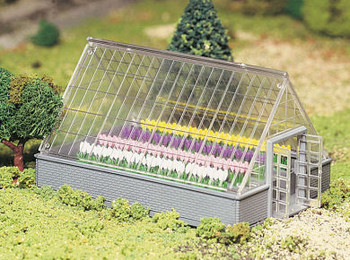 Bachmann 45615 O Scale Greenhouse With Flowers