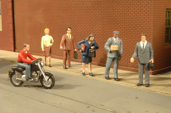 Bachmann 33151 O Scale City People With Motorcycle SceneScapes