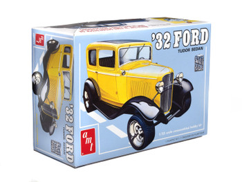 AMT 1414 1:25 Scale 1932 Ford Sedan Street Rods Series Plastic Model Kit