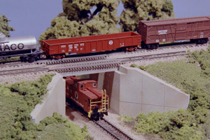 Monroe Models 9006 N Scale Concrete Girder Expansion Bridge Kit Model Railroad