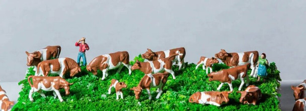 Rock Island Hobby RIH062300 HO Scale 16 Cows and 2 Dairy Farmers