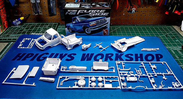 AMT 1451M 1:25 Scale 1992 Ford F-150 Flareside Collectible Plastic Model Kit