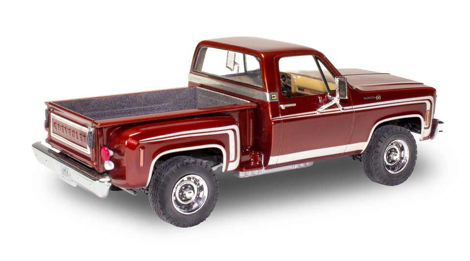 Revell 854486 1:24 Scale 1976 Chevy Sport Stepside Pickup 4X4 Plastic