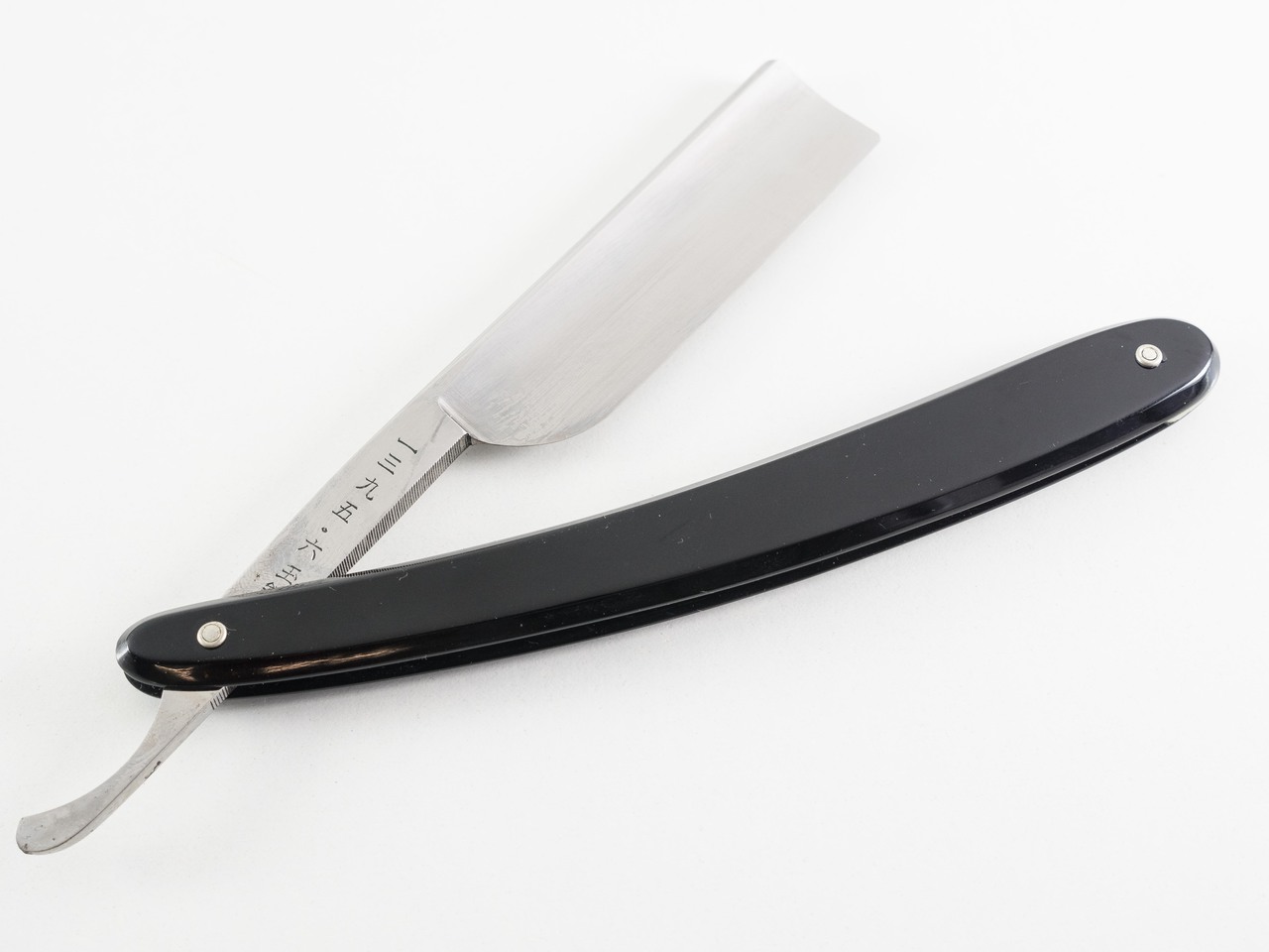Iwasaki Western Tamahagene Straight razor