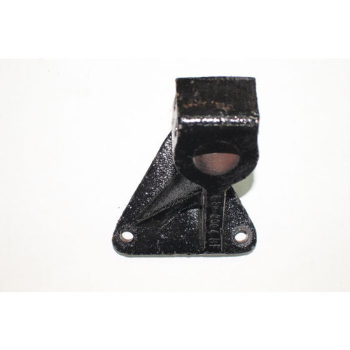 BRACKET, LEFT FRONT GM OFF SET