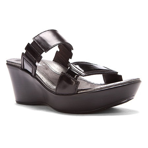 The Treasure is a fashionable 2.75 inch wedge with contrasting patent leathers