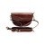 Bolso bandolera de piel lisa pulida con solapa, con la correa extendida