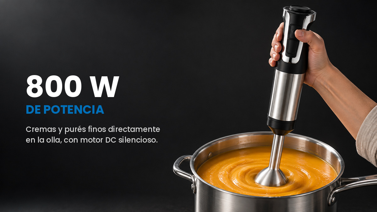Batidora de mano de 800 W triturando crema de verduras dentro de un cazo