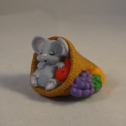 □Mouse on corn cob□１９８１年□１４cm◇ Cop◇ Mid 20th Century Royal Copenhagen Mouse on Corn Cob Porcelain