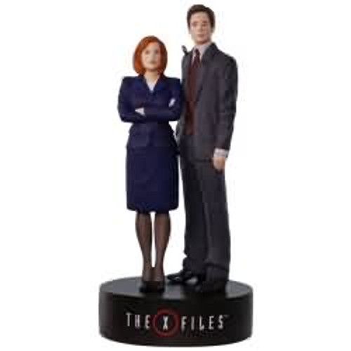 2017 Scully and Mulder - The X-Files Hallmark ornament - QXI1505