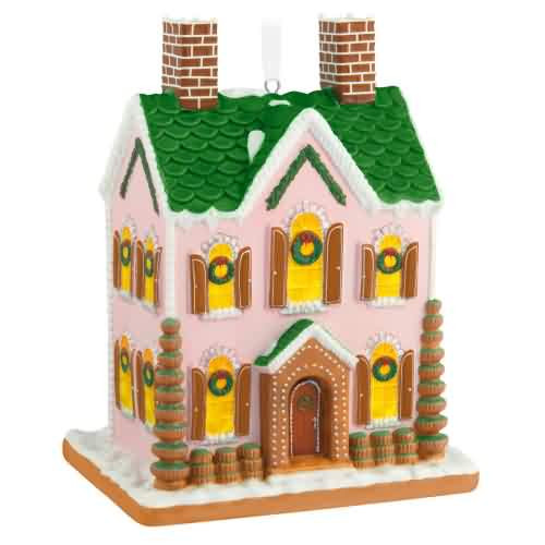 2026 Gorgeous Gingerbread Houser Hallmark ornament (QGO1405)