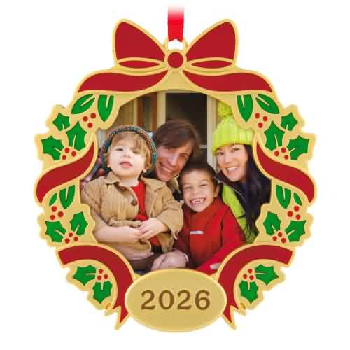2026 Our Family Christmas Hallmark ornament (QGO2673)