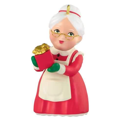2026 Sweet Mrs. Claus Hallmark ornament (QXM9263)