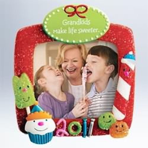 2011 Grandkids Make Life Sweeter Hallmark ornament, QXG4069