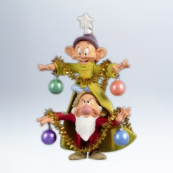 Disney Merry Christmas 2005 限定ピン LTD500 2005 Disney Snow White Sitting On A Blue Christmas Ball Ornament