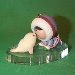 【みっき さま】old ornament ❀ お菓子のようなカワイイ 洋梨さん 1983 Frosty Friends #4 - Rubbing Noses Christmas Ornament | The