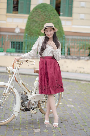 Elegant Vintage Skirt - Retro Charm & Style