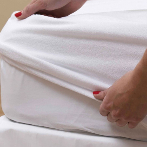 Fitted waterproof mattress cover