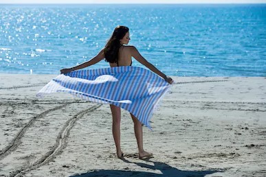 beach-towels-girl.jpg beach-towels-girl.jpg