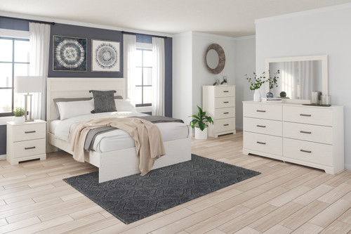 Stelsie White 7 Pc. Dresser, Mirror, Chest, Queen Panel Bed, 2 Nightstands
