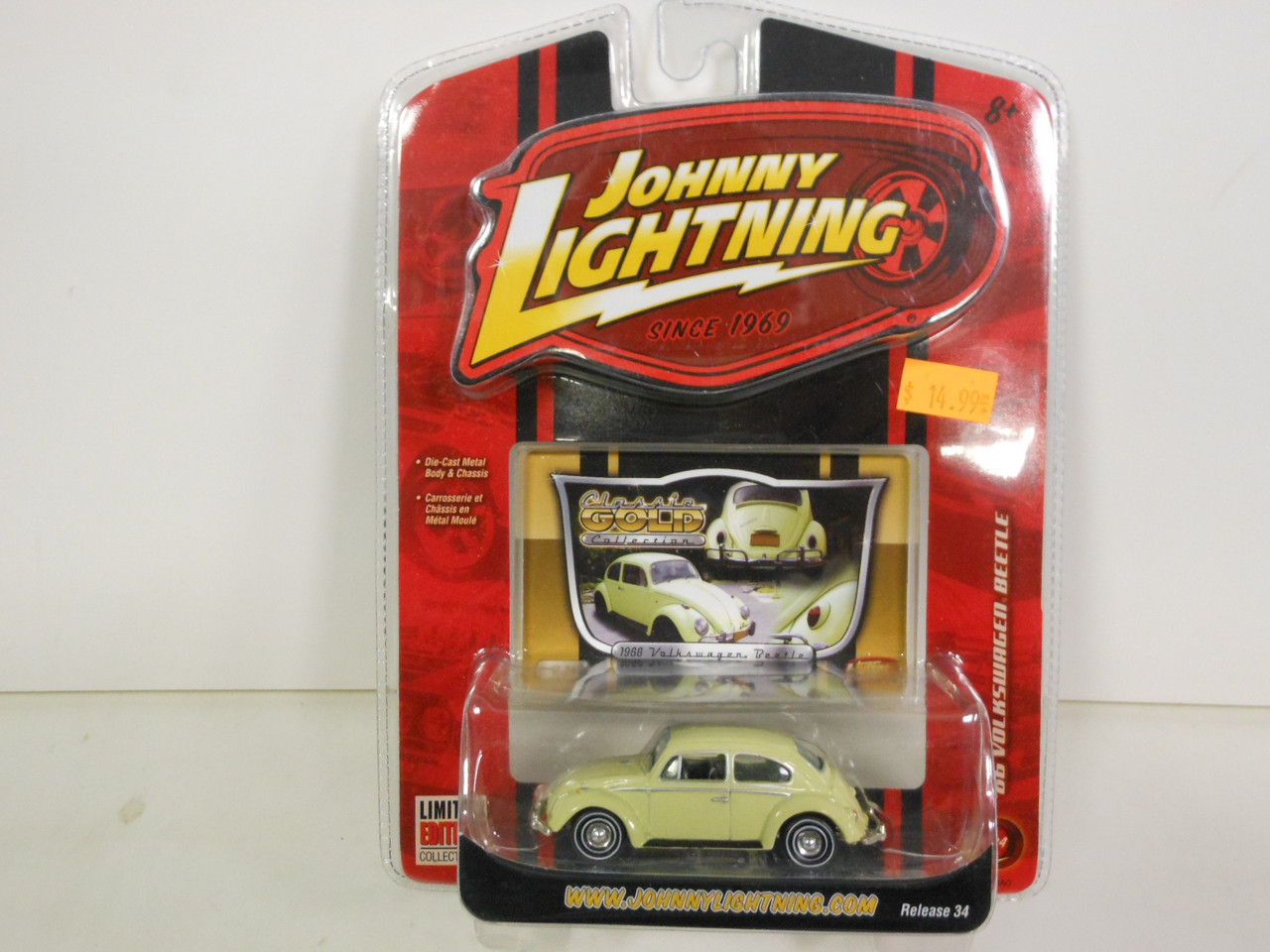 Johnny Lightning - Classic Gold - 1966 - Volkswagen Beetle - Yellow - R34 |  Nassau Hobby Center