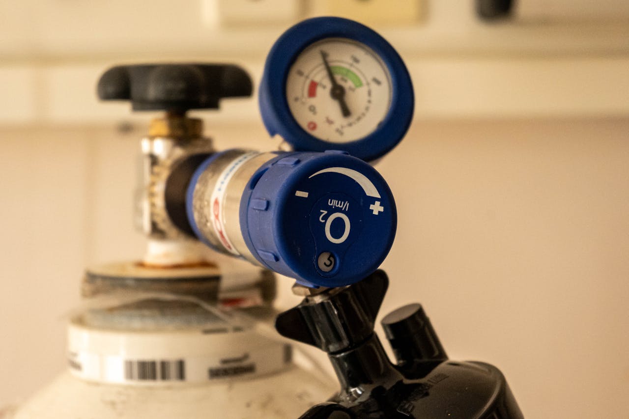Oxygen Regulator (Non-Magnetic): Key Features, Benefits & Safety Standards Explained