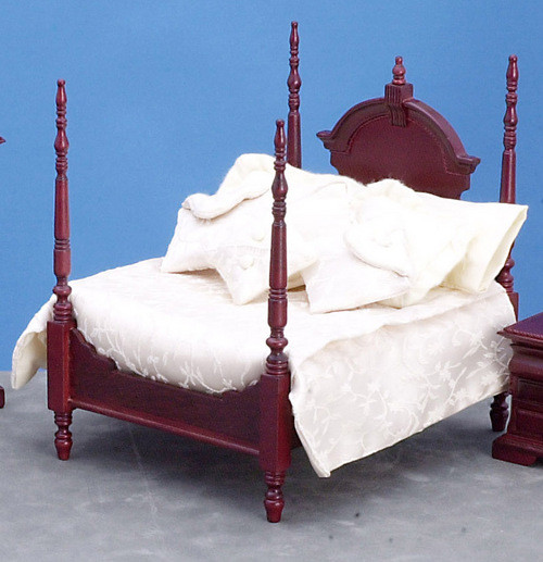 Four Poster Bed - Mahogany