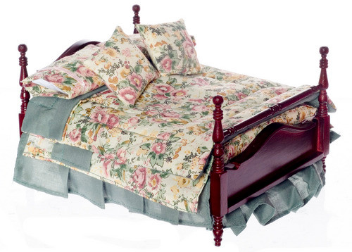 4- Poster Bed with Linens